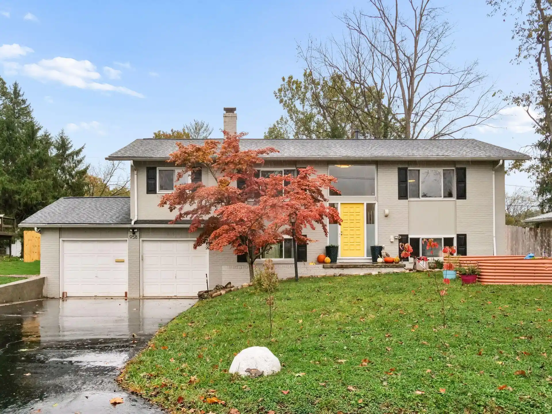 Single family home for sale at 958 Thomas Ln, Columbus, OH 43220 | MLS# 226039656