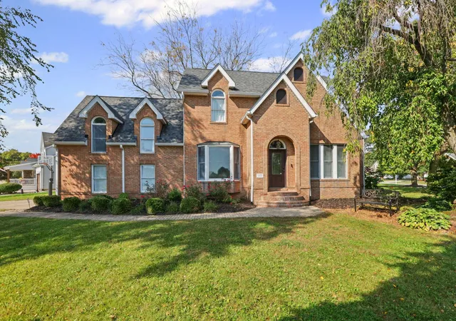 Single family home for sale at 503 Forestview Ct, Circleville, OH 43113 | MLS# 226039190