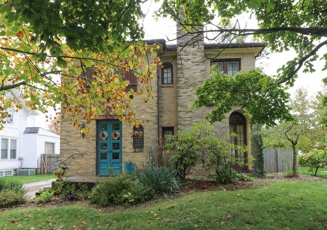 Single family home for sale at 539 Maple St, Mansfield, OH 44906 | MLS# 226039245