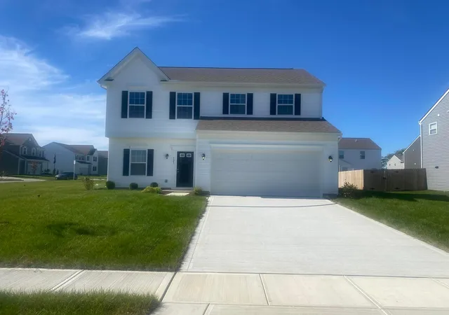 Single family home for sale at 521 Walker Pointe Dr, Commercial Point, OH 43116 | MLS# 226039134