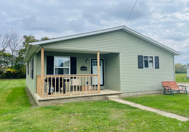 Single family home for sale at 20 Vine St, Jeffersonville, OH 43128 | MLS# 226039140