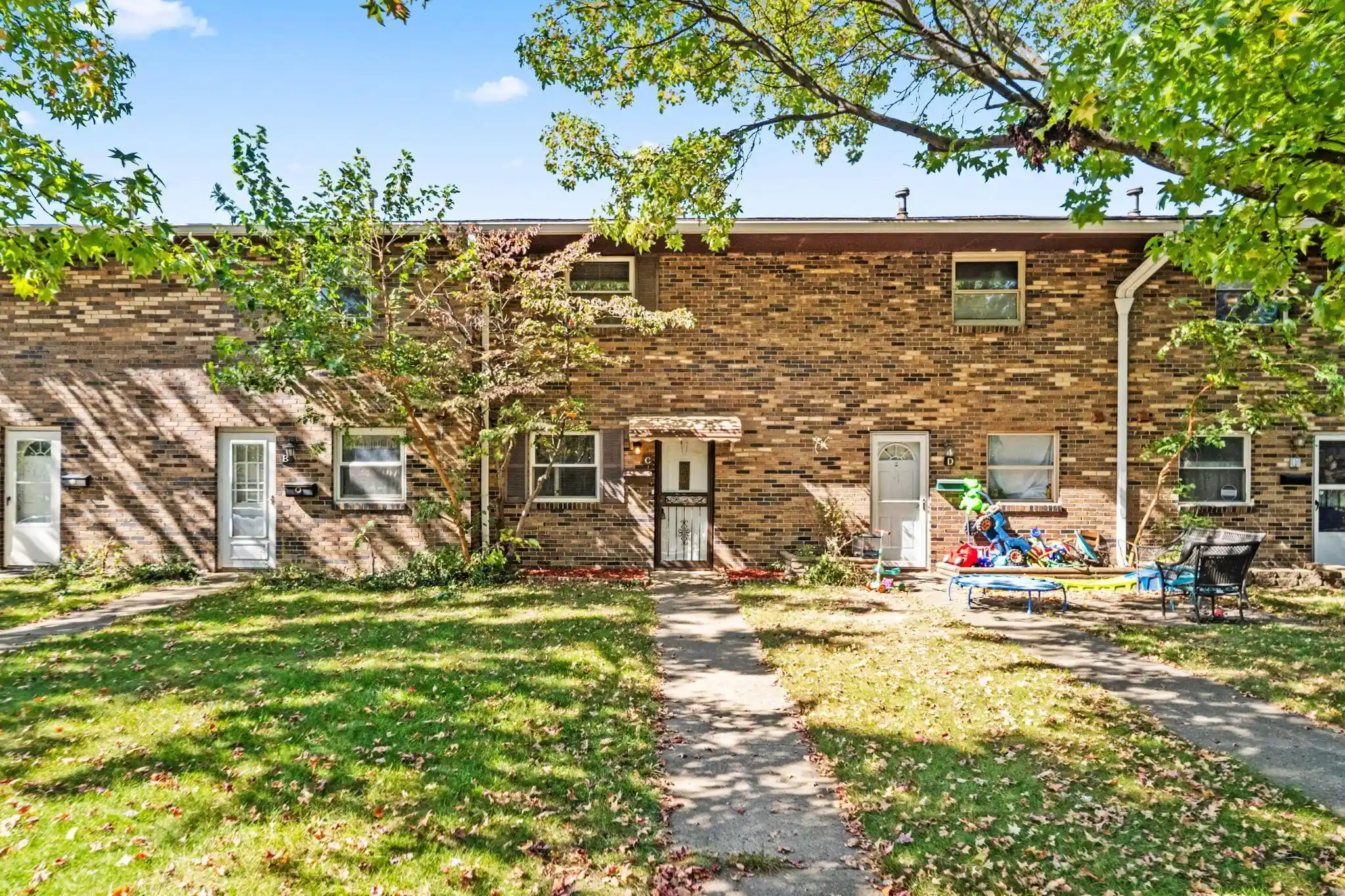 Listing Photo 1 - Condo for sale in 2370 Woodbrook Cir S located at 2370 Woodbrook Cir S, Columbus, OH 43223 - Unit #Unit C