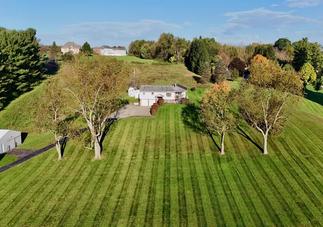 Single family home for sale at 3023 Valley View Rd NE, Lancaster, OH 43130 | MLS# 226039157