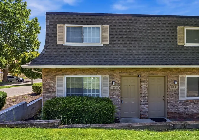 Listing Photo 1 - Condo for sale in building located at 1407 Missouri Ave, Delaware, OH 43015