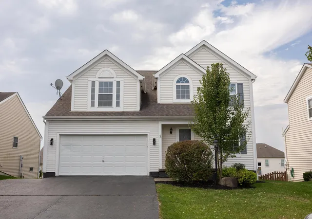 Single family home for sale at 510 Yale Cir, Pickerington, OH 43147 | MLS# 226039288