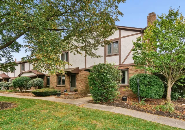 Photo 1 of Condo for sale at 1960 Drury Ln, Columbus, OH 43235 | MLS# 226039486 | Listing updated on 2026-10-28