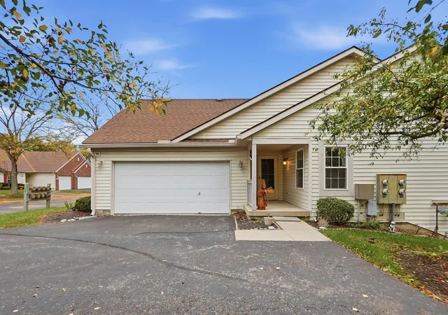 Listing Photo 1 - Condo for sale in building located at 4466 White Leaf Wy, Columbus, OH 43228