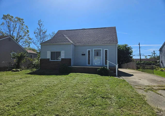 Photo 1 of Single family home for sale at 2071 Argyle Dr, Columbus, OH 43219 | MLS# 226039409 | Listing updated on 2026-10-16