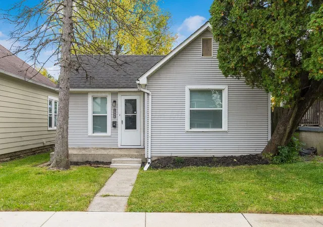Photo 1 of Single family home for sale at 1535 E Weber Rd, Columbus, OH 43211 | MLS# 226039611 | Listing updated on 2026-10-19