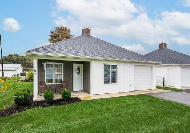 Condo for sale at 192 Meadow Dr NE, Newark, OH 43055 | MLS# 226039600