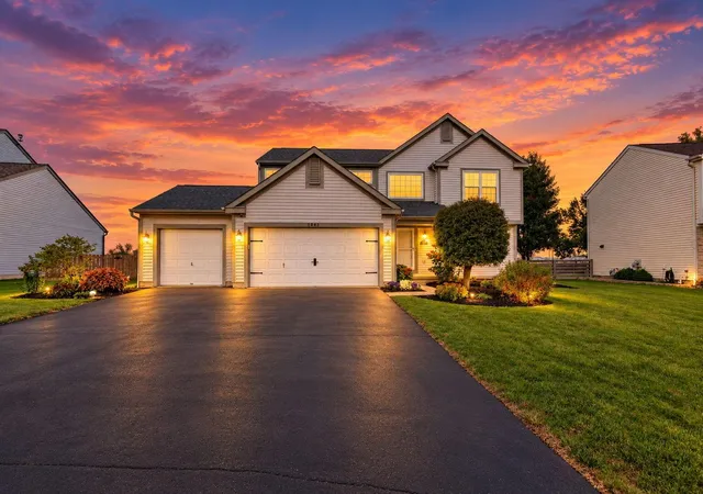 Single family home for sale at 1043 Margate Cir, London, OH 43140 | MLS# 226039499