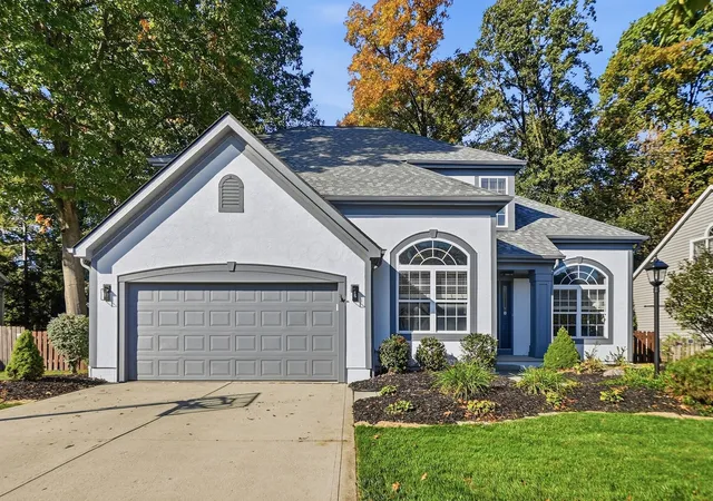 Photo 1 of Single family home for sale at 4784 Brittonhurst Dr, Hilliard, OH 43026 | MLS# 226040312 | Listing updated on 2026-10-26