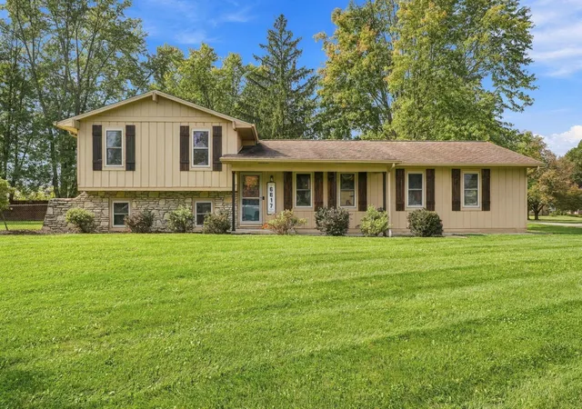 Single family home for sale at 6817 Thrush Ct, Orient, OH 43146 | MLS# 226039401