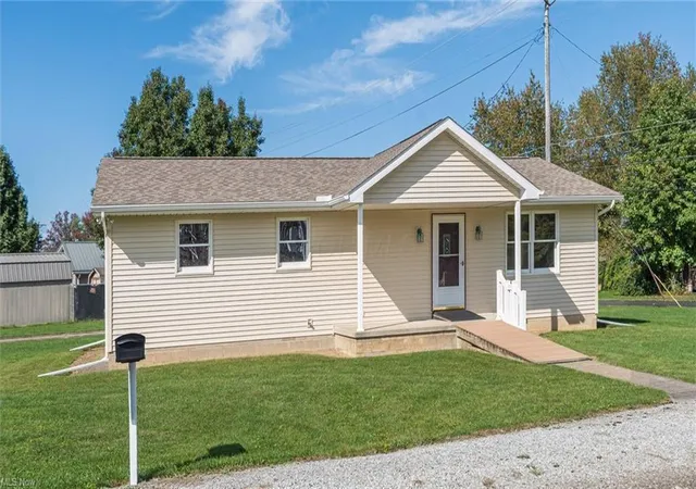 Photo 1 of Single family home for sale at 495 Knox Rd, Zanesville, OH 43701 | MLS# 226039461 | Listing updated on 2026-10-19