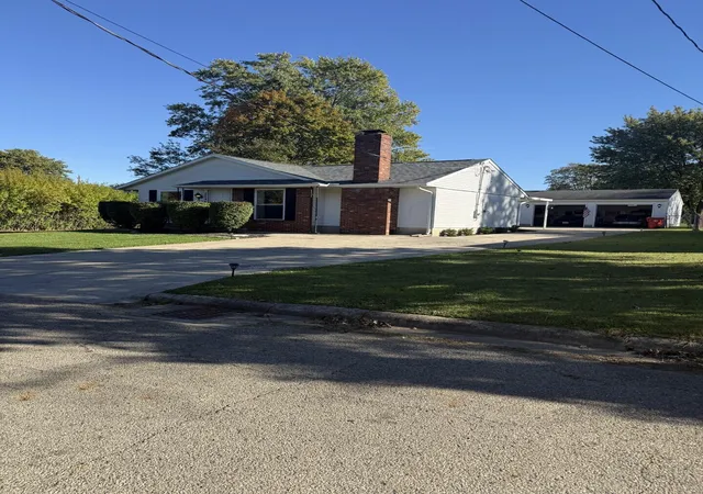 Photo 1 of Single family home for sale at 254 Washington Ave, London, OH 43140 | MLS# 226039478 | Listing updated on 2026-10-20