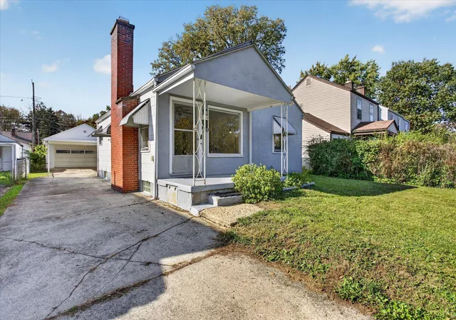 Single family home for sale at 559 S Waverly St, Columbus, OH 43213 | MLS# 226039524