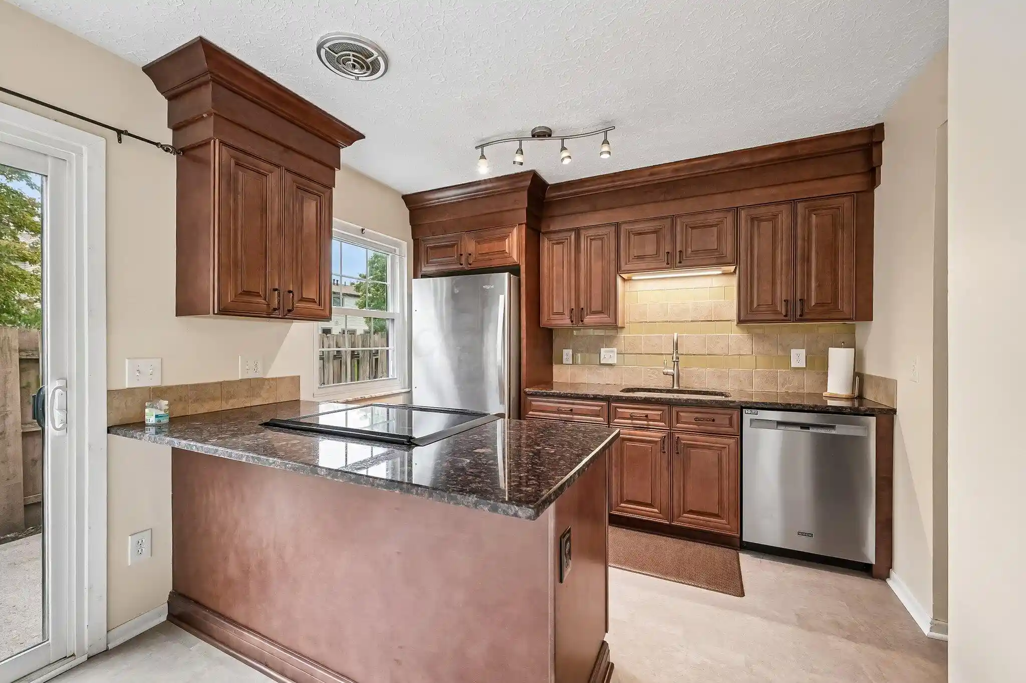 Listing Photo 1 - Condo for sale in 644 Alta Vw Ct located at 644 Alta Vw Ct, Worthington, OH 43085 - Unit #52