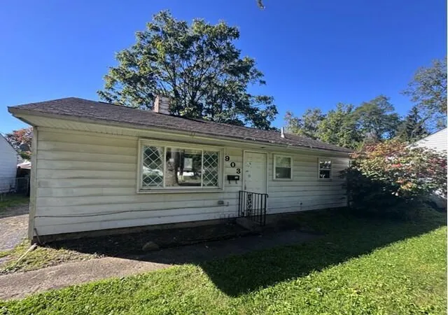 Photo 1 of Sale Pending at 903 S Hampton Rd, Columbus, OH 43227 | MLS# 226039544 | Listing updated on 2026-10-30