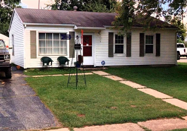 Photo 1 of Sale Pending at 2810 Shelly Dr, Columbus, OH 43207 | MLS# 226039573 | Listing updated on 2026-10-17