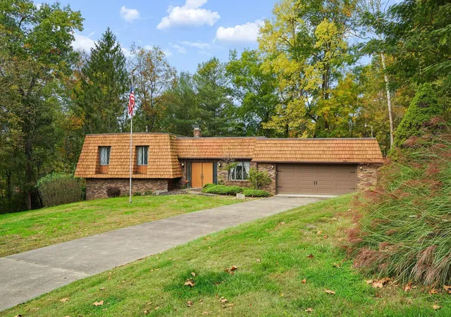 Photo 1 of Single family home for sale at 5220 Hampton Ct, Zanesville, OH 43701 | MLS# 226039671 | Listing updated on 2026-10-28