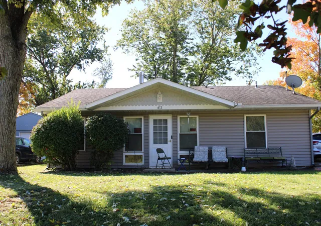 Photo 1 of Single family home for sale at 613 W William St, Delaware, OH 43015 | MLS# 226039692 | Listing updated on 2026-10-19