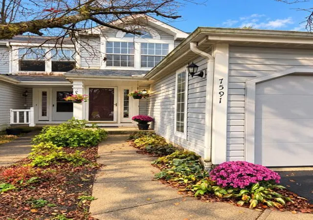 Listing Photo 1 - Condo for sale in building located at 7591 Bay Hl Dr, Pickerington, OH 43147