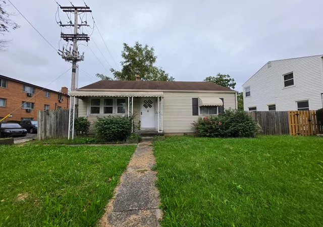 Single family home for sale at 1103 S James Rd, Columbus, OH 43227 | MLS# 226039956