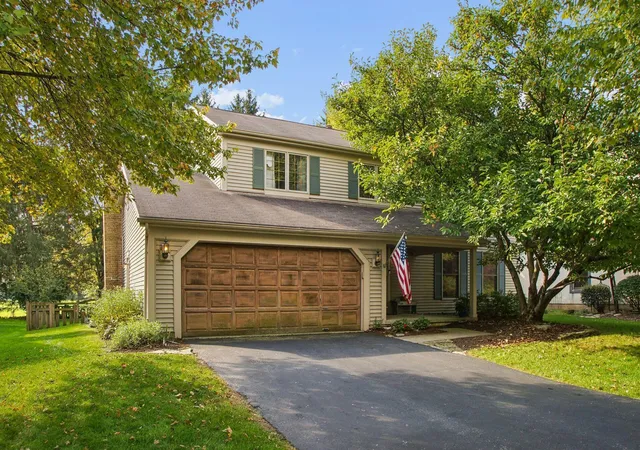 Photo 1 of Single family home for sale at 1975 Thistlewood Ct, Columbus, OH 43235 | MLS# 226039797 | Listing updated on 2026-10-24