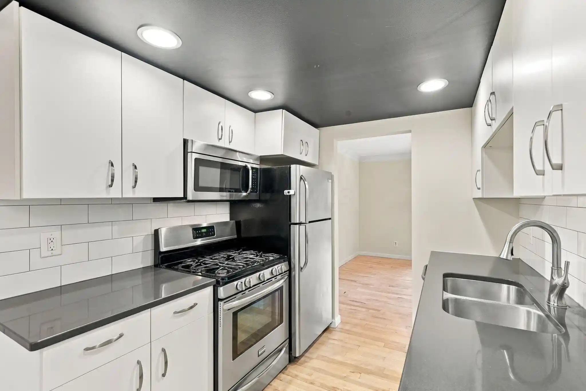Listing Photo 1 - Condo for sale in 2545 Scioto Vw Ln located at 2545 Scioto Vw Ln, Columbus, OH 43221 - Unit 2545 Scioto View Ln