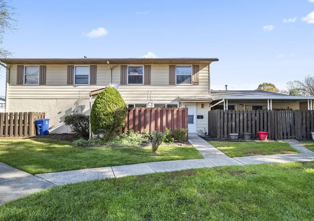 Condo for sale at 2538 Nassau Dr #29B, Columbus, OH 43232 | MLS# 226039777