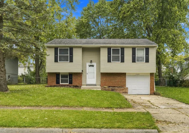 Photo 1 of Single family home for sale at 3385 Castleton St, Grove City, OH 43123 | MLS# 226039786 | Listing updated on 2026-10-27