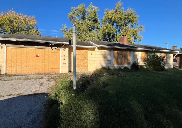Single family home for sale at 1309 S James Rd, Columbus, OH 43227 | MLS# 226040902