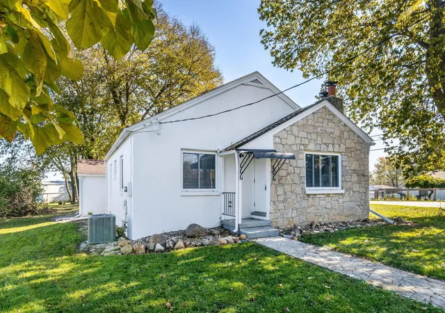 Single family home for sale at 2 Cyrus St, Commercial Point, OH 43116 | MLS# 226040189