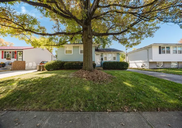 Photo 1 of Sale Pending at 2073 Tupsfield Rd, Columbus, OH 43229 | MLS# 226040421 | Listing updated on 2026-10-26