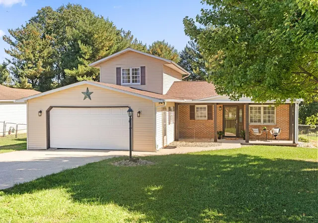 Photo 1 of Single family home for sale at 236 Clayburne Blvd, Chillicothe, OH 45601 | MLS# 226040010 | Listing updated on 2026-10-26