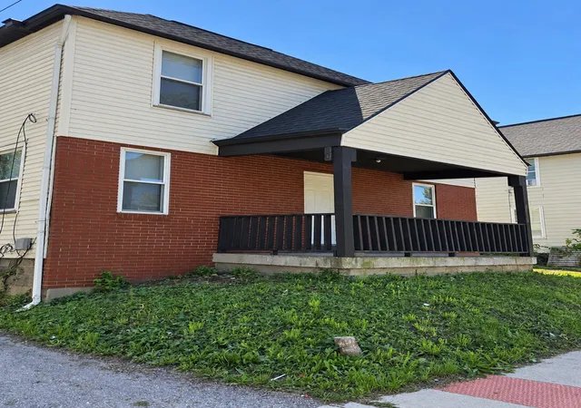 Single family home for sale at 1301 W Town St, Columbus, OH 43222 | MLS# 226039823