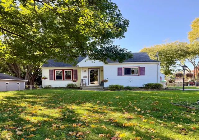 Photo 1 of Single family home for sale at 237 Hickory Dr, Springfield, OH 45503 | MLS# 226039839 | Listing updated on 2026-10-21