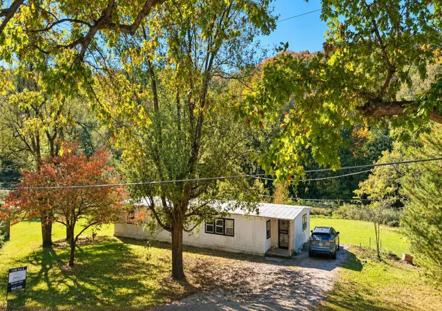 Photo 1 of Single family home for sale at 1710 Graves Rd, Chillicothe, OH 45601 | MLS# 226040026 | Listing updated on 2026-10-21