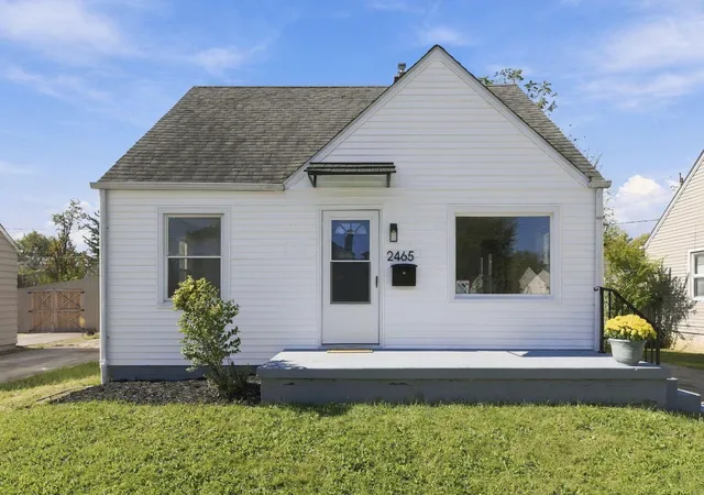 Photo 1 of Single family home for sale at 2465 Hamilton Ave, Columbus, OH 43211 | MLS# 226040027 | Listing updated on 2026-10-22
