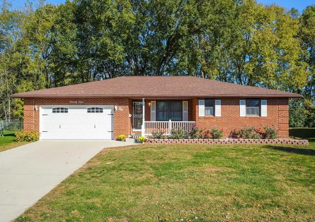 Single family home for sale at 24 Cliffview Dr, Mount Sterling, OH 43143 | MLS# 226040037