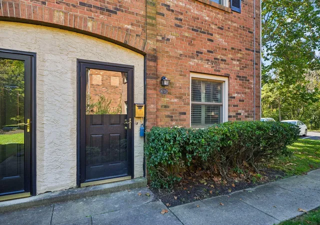Condo for sale at 4730 Merrifield Pl #21, Columbus, OH 43220 | MLS# 226040525