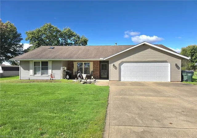 Single family home for sale at 6215 Southview Dr, Nashport, OH 43830 | MLS# 226040060