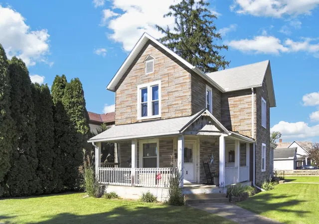 Photo 1 of Single family home for sale at 1 Ridgewood Ave, Mount Vernon, OH 43050 | MLS# 226040076 | Listing updated on 2026-10-21