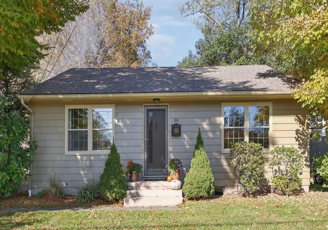 Single family home for sale at 324 E Maple St, Granville, OH 43023 | MLS# 226040302