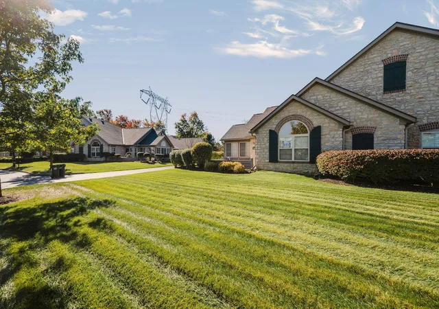 Listing Photo 1 - Condo for sale in building located at 7280 Fls Vw Cir, Delaware, OH 43015