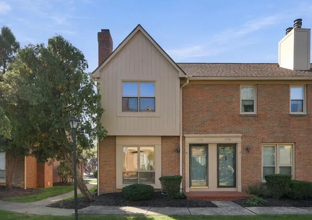 Condo for sale at 1770 Colhasset Ln, Columbus, OH 43220 | MLS# 226040198