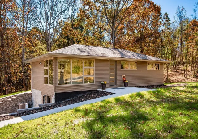 Photo 1 of Single family home for sale at 7700 W Pike, Zanesville, OH 43701 | MLS# 226040311 | Listing updated on 2026-10-26