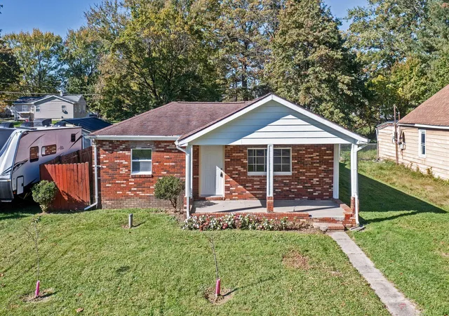 Single family home for sale at 735 Burger Ave, Mansfield, OH 44906 | MLS# 226040419