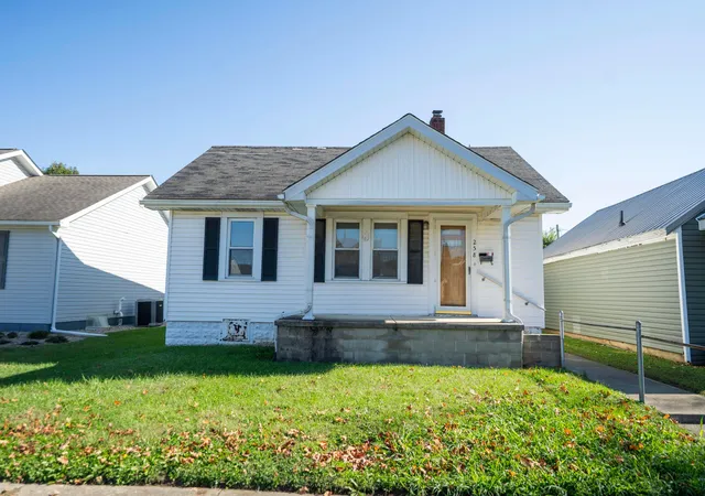 Photo 1 of Single family home for sale at 258 Locust St, Chillicothe, OH 45601 | MLS# 226040424 | Listing updated on 2026-10-27