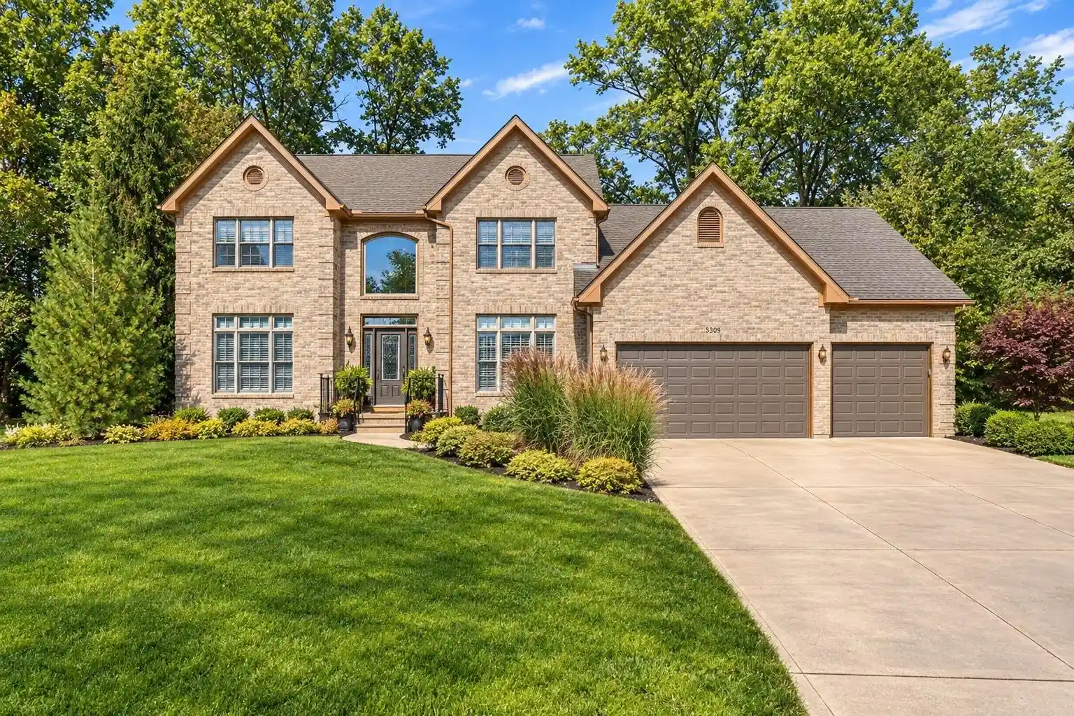 Single family home for sale at 5500 Bellerive Pl, Westerville, OH 43082 | MLS# 226040538